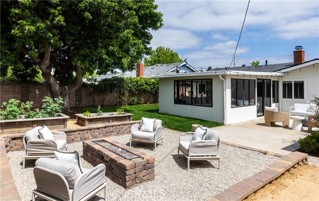 273 Albert Place, Costa Mesa CA: https://media.crmls.org/medias/a032e92e-e7c0-4e38-af36-dddb591a8f65.jpg