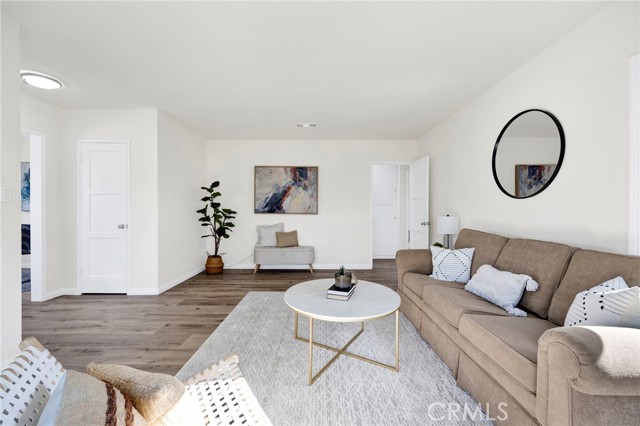 17350 Hamlin Street, Lake Balboa CA: https://media.crmls.org/medias/a0335757-20e3-4d05-8559-8bf434b61bfc.jpg