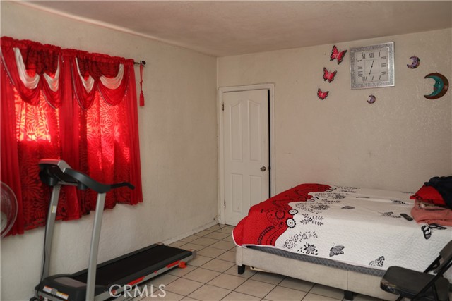 927 W 82nd Street, Los Angeles CA: https://media.crmls.org/medias/a033f478-409a-4553-8324-e9cf5f673c14.jpg