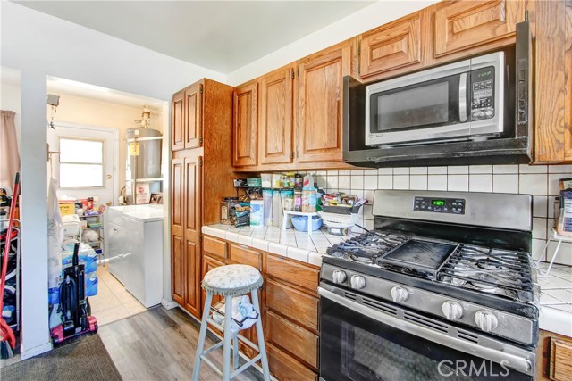 Detail Gallery Image 7 of 15 For 18003 Saticoy St, Reseda,  CA 91335 - 3 Beds | 2 Baths
