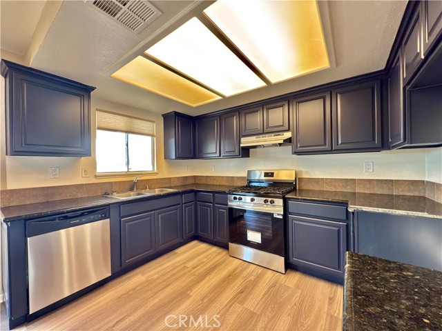 Detail Gallery Image 10 of 31 For 41043 Fieldspring St, Lancaster,  CA 93535 - 4 Beds | 2 Baths