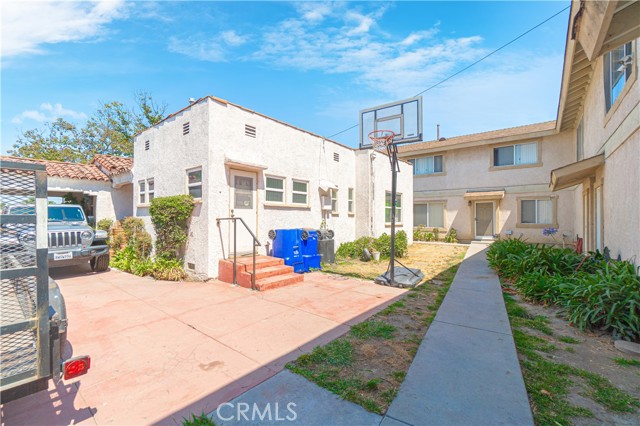 8020 Mckinley Avenue, South Gate CA: https://media.crmls.org/medias/a0350195-9491-43f7-bbbf-daa725d56afb.jpg