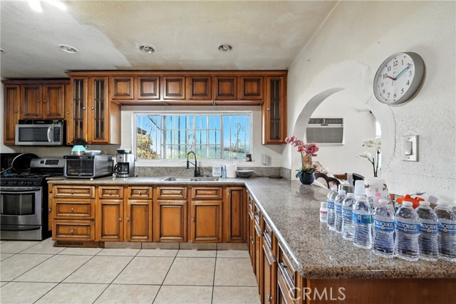 6178 Roy st, Los Angeles CA: https://media.crmls.org/medias/a035498e-6c55-48bb-9476-b79173d0badd.jpg