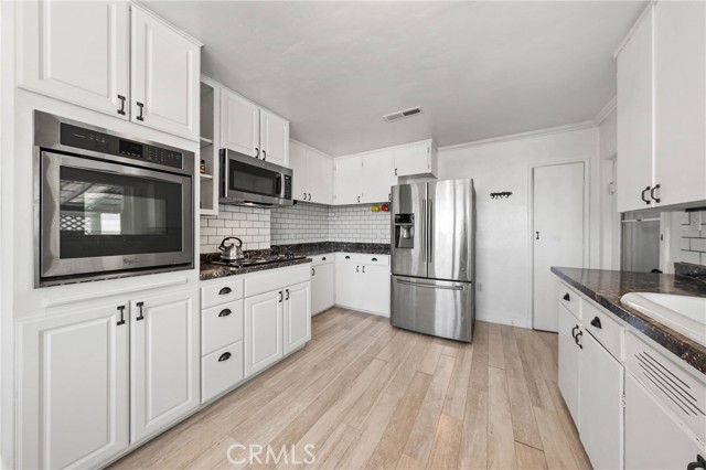 Detail Gallery Image 11 of 40 For 2942 Lakeshore Bld, Lakeport,  CA 95453 - 2 Beds | 1 Baths