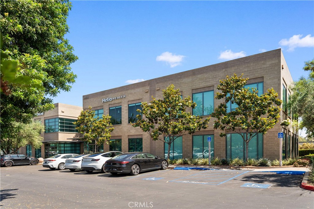 MLS #OC25143028 img 2