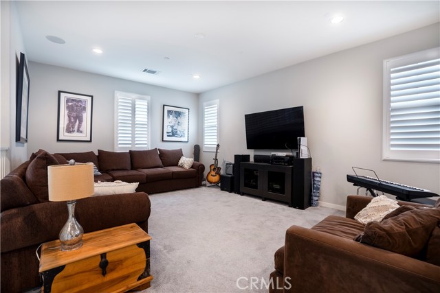 Detail Gallery Image 31 of 32 For 28604 Foothill, Saugus,  CA 91350 - 4 Beds | 3 Baths