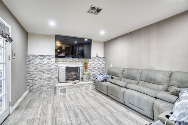 Detail Gallery Image 7 of 14 For 17535 Highacres Ave, Lake Los Angeles,  CA 93591 - 4 Beds | 2 Baths