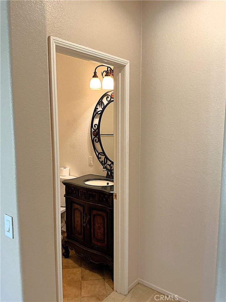 https://media.crmls.org/medias/a0373c96-209d-4357-a9ca-5f623b551948.jpg?preset=X-Large