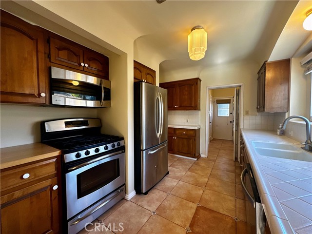 Detail Gallery Image 8 of 36 For 11741 Otsego St, Valley Village,  CA 91607 - 4 Beds | 2/1 Baths