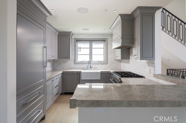 Detail Gallery Image 6 of 14 For 308 1/2 Fernleaf Ave, Corona Del Mar,  CA 92625 - 2 Beds | 2/1 Baths