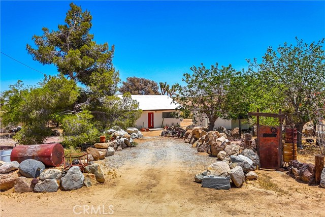 Detail Gallery Image 2 of 36 For 1457 Cambria Ave, Yucca Valley,  CA 92284 - 2 Beds | 1 Baths