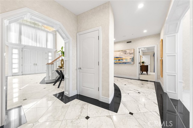 Detail Gallery Image 14 of 70 For 209 W Camino Real, Arcadia,  CA 91007 - 4 Beds | 4/1 Baths