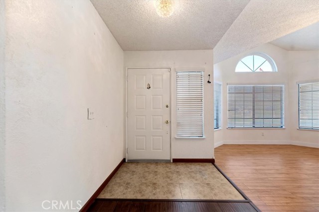 Detail Gallery Image 9 of 57 For 19185 Cochise, Apple Valley,  CA 92308 - 4 Beds | 2 Baths