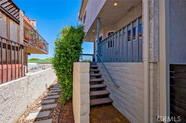 Detail Gallery Image 6 of 75 For 2230 Ohio Ave #4,  Signal Hill,  CA 90755 - 3 Beds | 2/1 Baths