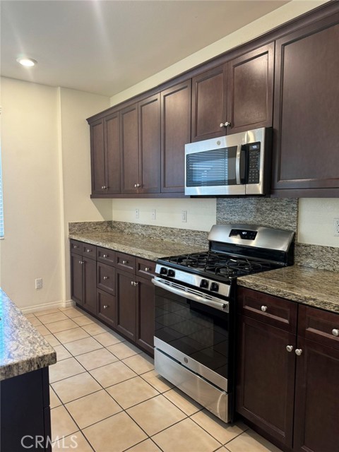 Detail Gallery Image 4 of 14 For 3165 E Olympic Dr, Ontario,  CA 91762 - 3 Beds | 2/1 Baths