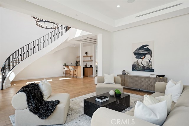 Detail Gallery Image 8 of 74 For 13807 Magnolia Bld, Sherman Oaks,  CA 91423 - 5 Beds | 4/1 Baths