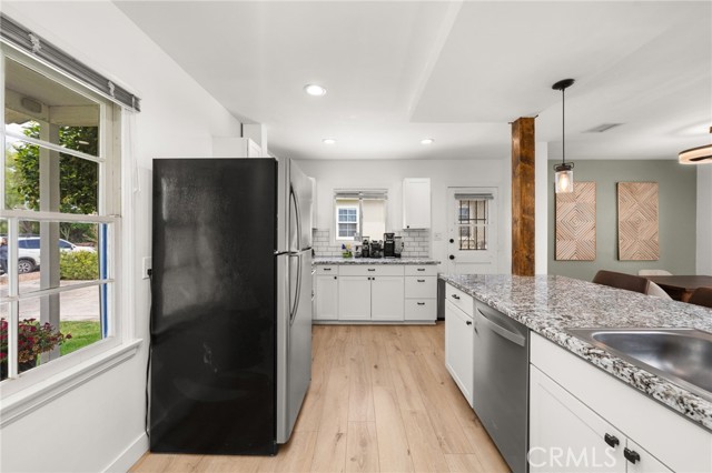 1326 Clock Avenue, Redlands CA: https://media.crmls.org/medias/a03da5cc-6a60-4a5e-80c3-83b71f410537.jpg