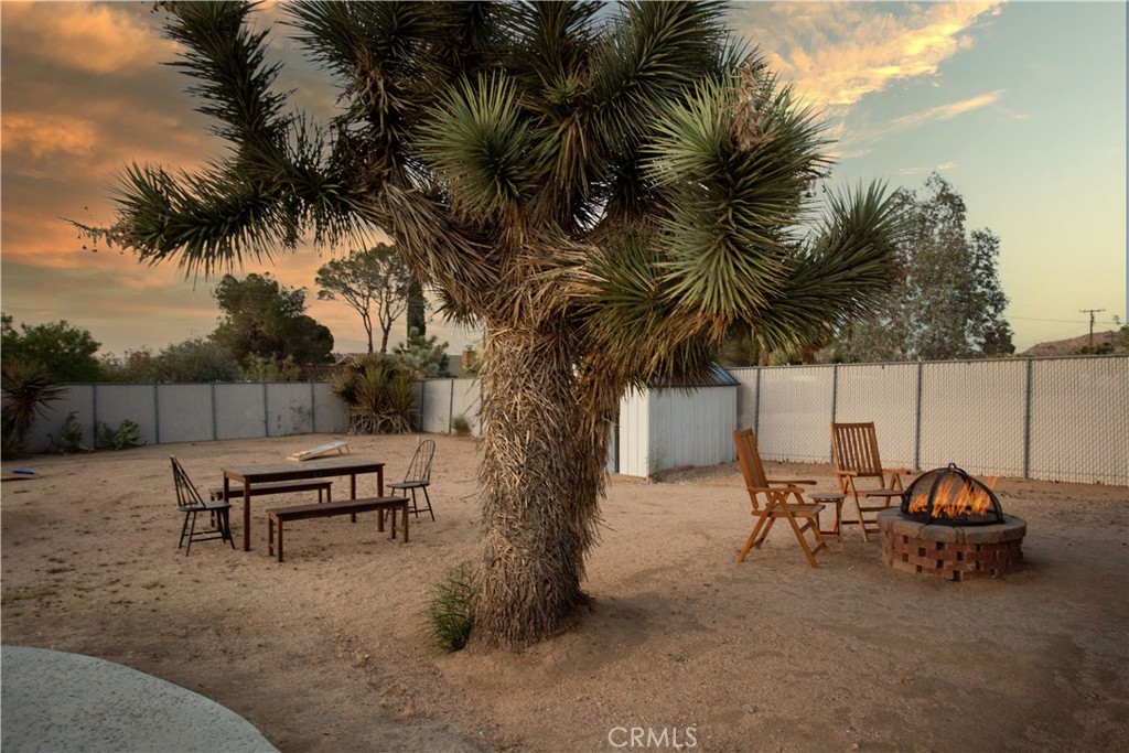 https://media.crmls.org/medias/a03ddf00-bdb1-4f9c-adae-cea8957dd8d8.jpg?preset=X-Large