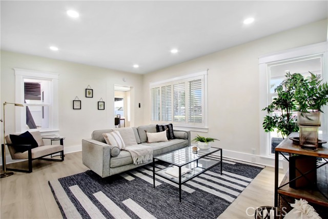 293 E Congress Street, Colton CA: https://media.crmls.org/medias/a03e9d41-4e3d-415c-b8a7-54d3023b7e34.jpg