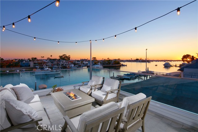 Detail Gallery Image 28 of 55 For 14 Beacon Bay, Newport Beach,  CA 92660 - 4 Beds | 4/1 Baths
