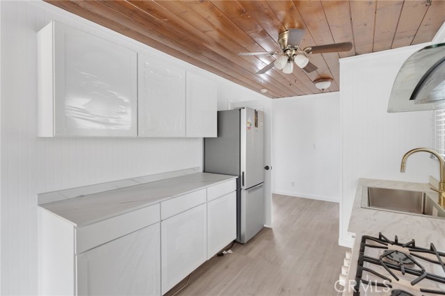 412 San Bernardino Avenue, Sugarloaf CA: https://media.crmls.org/medias/a0407654-7a3a-46d0-b96b-b4b1cc7a5b3f.jpg
