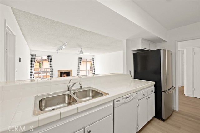 1127 E Del Mar Boulevard, Pasadena CA: https://media.crmls.org/medias/a0407efb-8f18-43a5-860b-29cf48930925.jpg