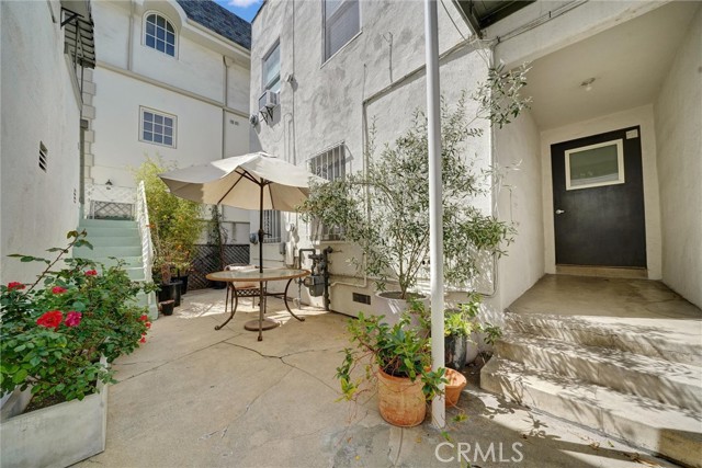 Detail Gallery Image 25 of 28 For 124 S Elm Dr #5,  Beverly Hills,  CA 90212 - 1 Beds | 1 Baths