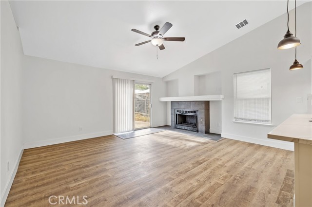1967 N Ventura Avenue, Farmersville CA: https://media.crmls.org/medias/a040e100-273f-4348-9196-f5030b7e9b43.jpg