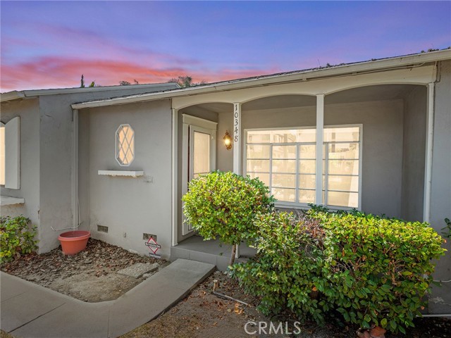 10348 Woodbridge Street, Toluca Lake CA: https://media.crmls.org/medias/a04137b8-297d-4b66-b802-1b217987cee9.jpg