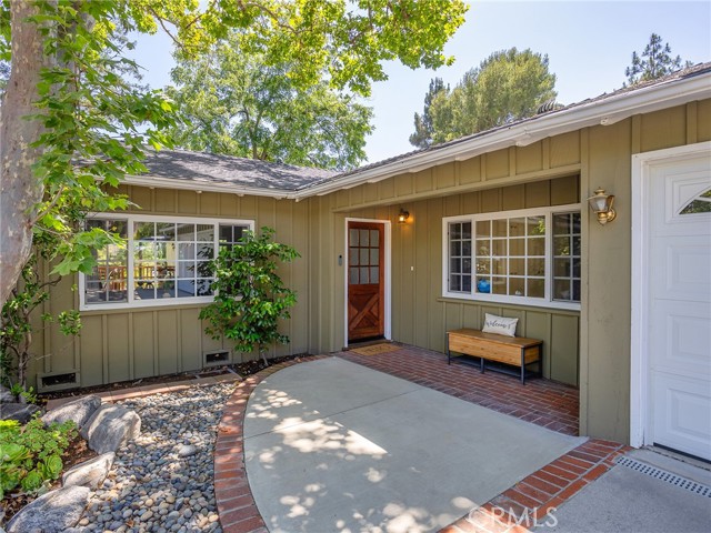 3828 2nd Avenue, La Crescenta CA: https://media.crmls.org/medias/a043613c-1a0b-4789-b3f4-36bd29a37636.jpg