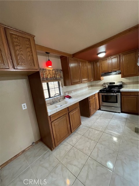 Detail Gallery Image 3 of 12 For 23743 Skyland Dr, Crestline,  CA 92325 - 2 Beds | 1 Baths