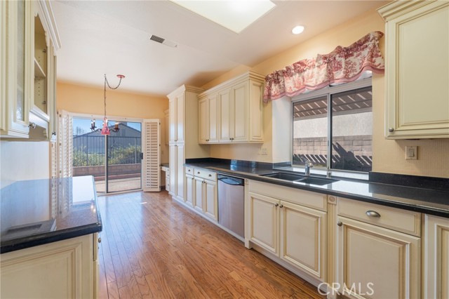 Detail Gallery Image 10 of 46 For 24181 via Prima Vera, Murrieta,  CA 92562 - 2 Beds | 2/1 Baths