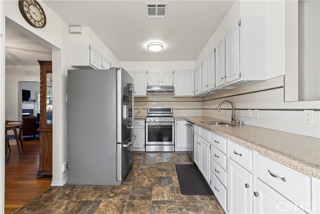 Detail Gallery Image 30 of 45 For 2937 Claremont Heights, Claremont,  CA 91711 - 3 Beds | 2/1 Baths