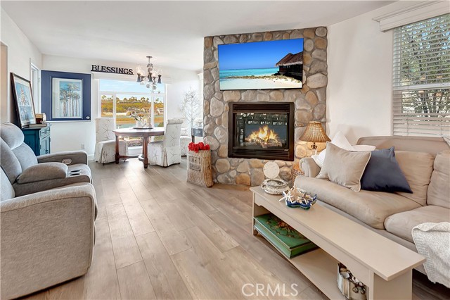 Detail Gallery Image 8 of 53 For 40 Saratoga, Newport Beach,  CA 92660 - 3 Beds | 2/1 Baths