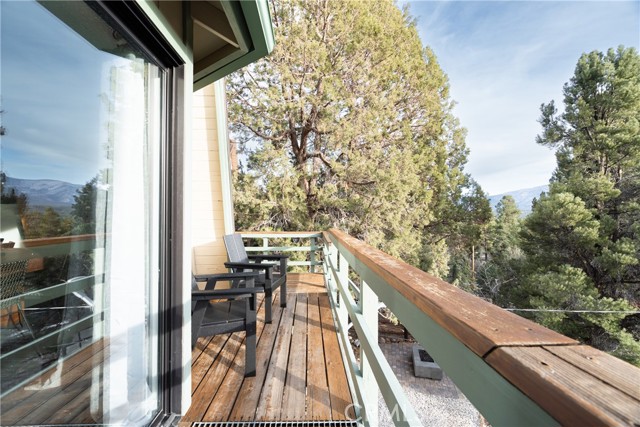 Detail Gallery Image 10 of 45 For 1117 Crater Mountain, Big Bear City,  CA 92314 - 5 Beds | 3 Baths