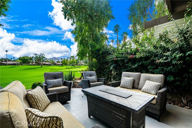 Detail Gallery Image 2 of 44 For 207 Bouquet Canyon Dr, Palm Desert,  CA 92211 - 2 Beds | 3/1 Baths