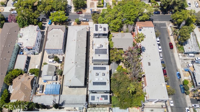 1032 N Oxford Avenue, Los Angeles CA: https://media.crmls.org/medias/a0460196-cf96-4a41-88a4-6d79cd9909ac.jpg