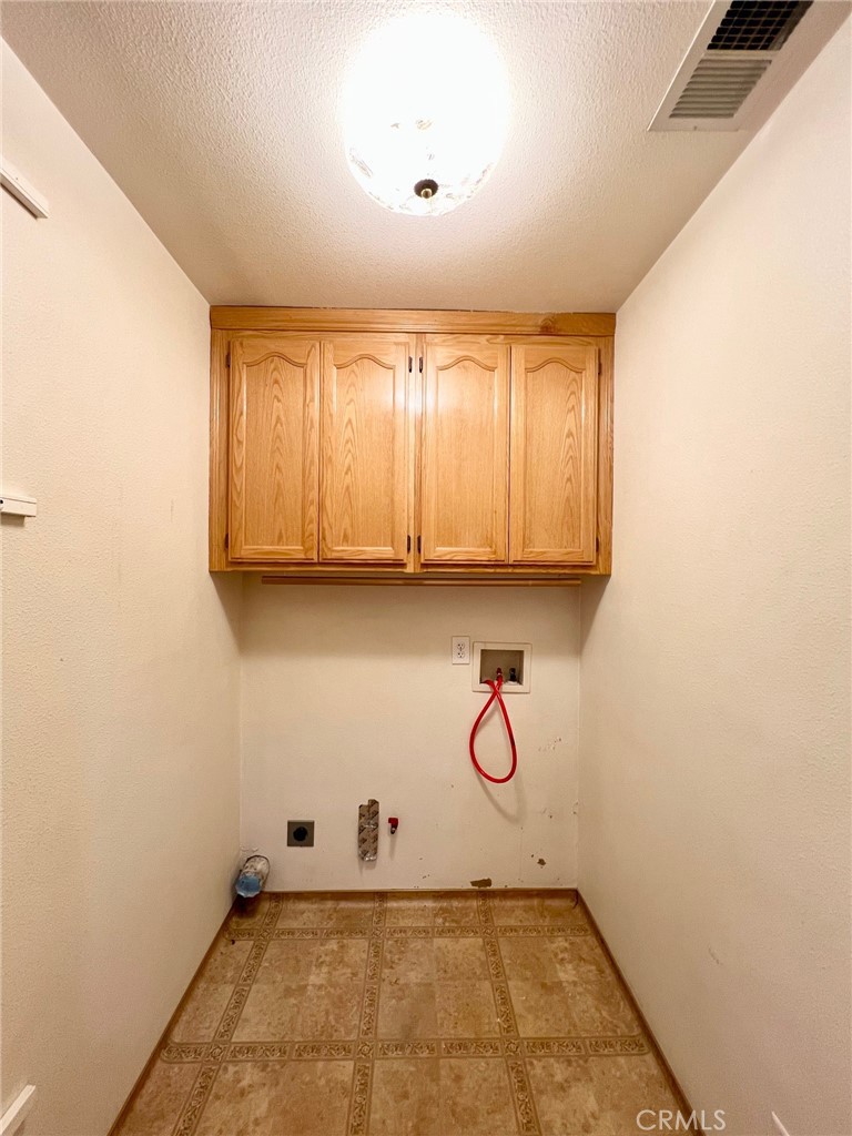 https://media.crmls.org/medias/a04690ef-3da5-4fa1-858c-3f667088f98b.jpg?preset=X-Large