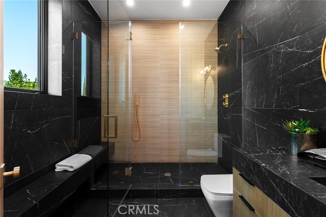 4601 Vista De Oro Avenue, Woodland Hills CA: https://media.crmls.org/medias/a046dff9-f199-49bd-9c4e-0f8c2b548bc9.jpg