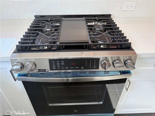 Detail Gallery Image 4 of 30 For 18550 Hatteras St #86,  Tarzana,  CA 91356 - 2 Beds | 3 Baths