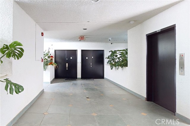 Detail Gallery Image 2 of 25 For 1201 Larrabee St #305,  West Hollywood,  CA 90069 - 2 Beds | 3 Baths