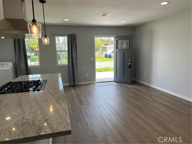 376 N Lime Street, Orange CA: https://media.crmls.org/medias/a0492946-6013-4d26-ba44-14ff150799f4.jpg