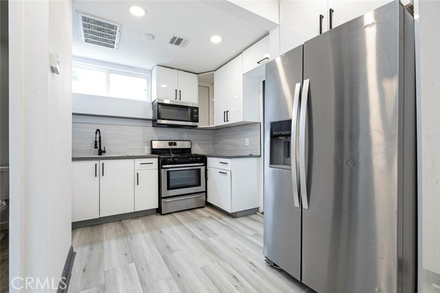 Detail Gallery Image 6 of 15 For 7347 Jamieson Ave, Reseda,  CA 91335 - 2 Beds | 1 Baths