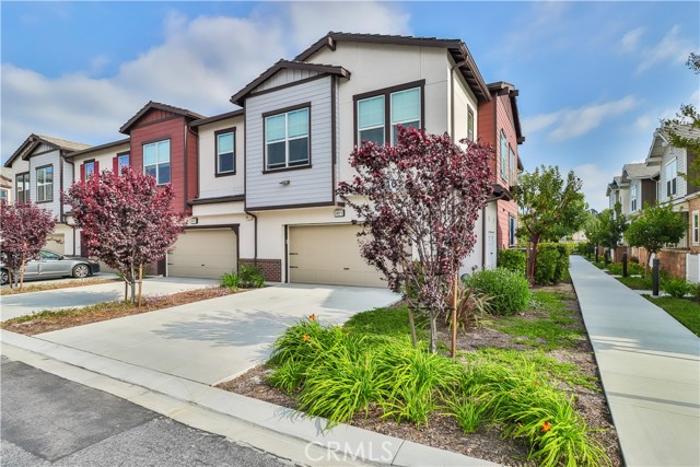 Detail Gallery Image 2 of 60 For 140 Farmhouse Dr #1,  Simi Valley,  CA 93065 - 4 Beds | 2/1 Baths