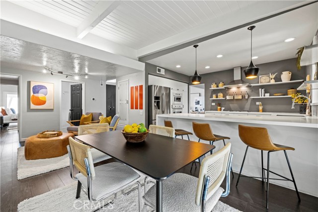 Detail Gallery Image 19 of 55 For 21206 Merridy St, Chatsworth,  CA 91311 - 4 Beds | 3 Baths