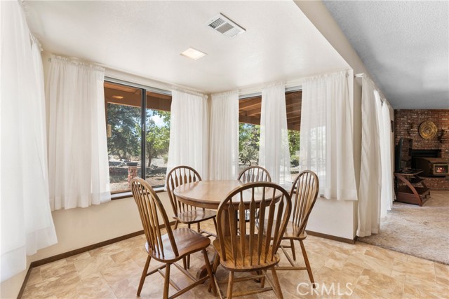 Detail Gallery Image 12 of 39 For 7370 Scrub Oak Dr, Wrightwood,  CA 92397 - 3 Beds | 2/1 Baths