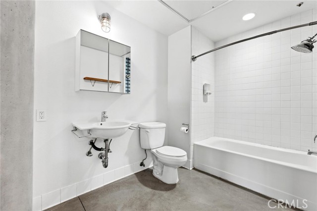 Detail Gallery Image 25 of 41 For 835 Locust Ave #322,  Long Beach,  CA 90813 - 1 Beds | 1 Baths
