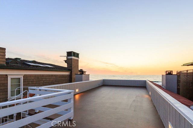 Detail Gallery Image 26 of 36 For 304 the Strand, Manhattan Beach,  CA 90266 - 4 Beds | 4/1 Baths