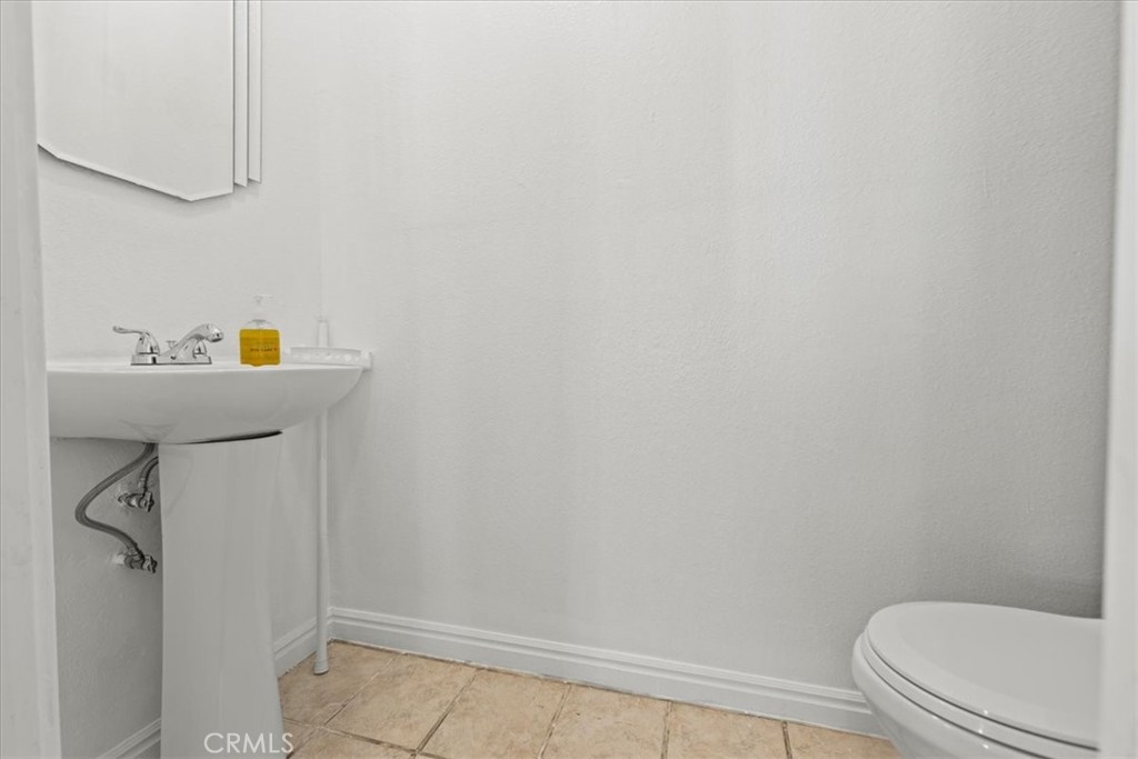 https://media.crmls.org/medias/a04cd81d-6a51-4fc7-9c3c-735bc2a9c34b.jpg?preset=X-Large