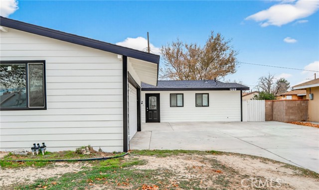 Detail Gallery Image 3 of 36 For 1329 Indian Sage, Lancaster,  CA 93534 - 3 Beds | 2 Baths